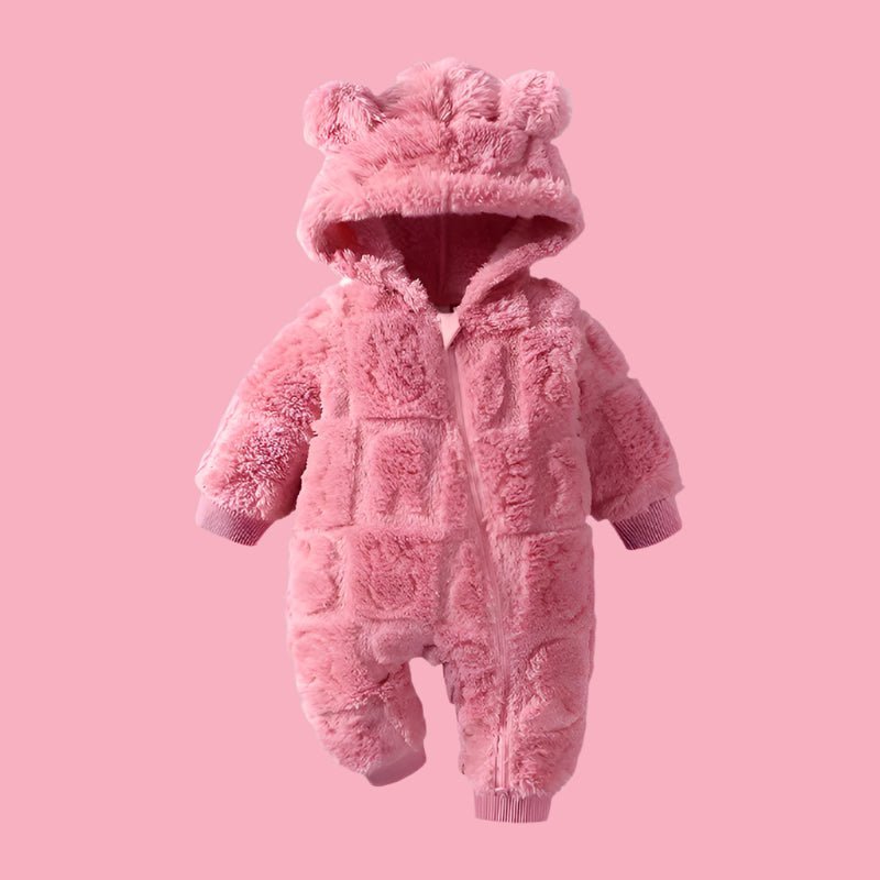 Une barboteuse bébé fille 