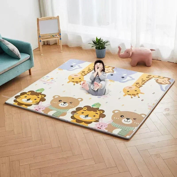 tapis d'éveil bébé animaux girafe et bebe assis 