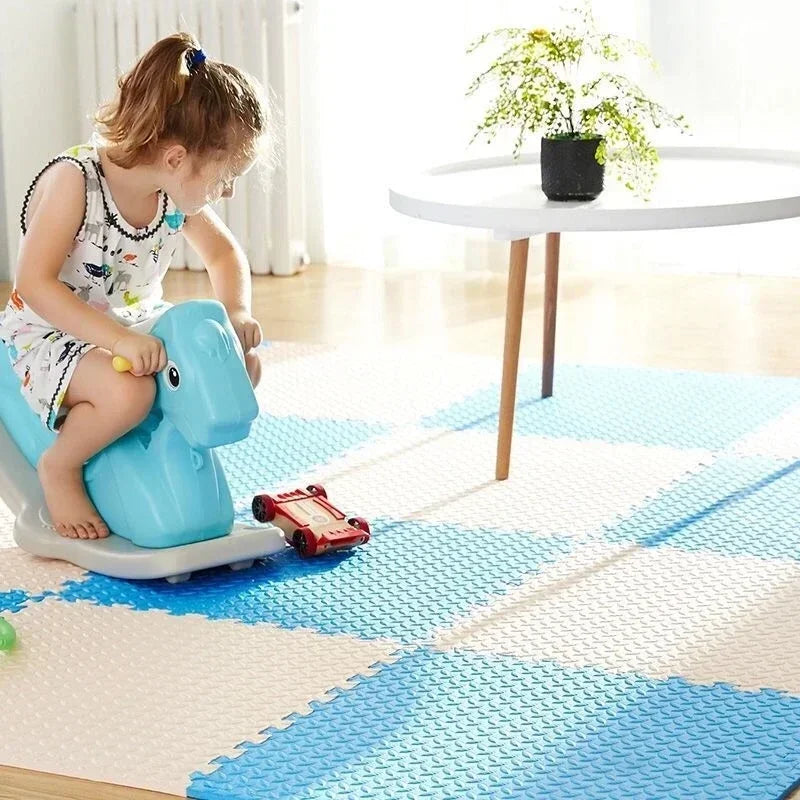 tapis d'éveil bébé fille sur son cheval
