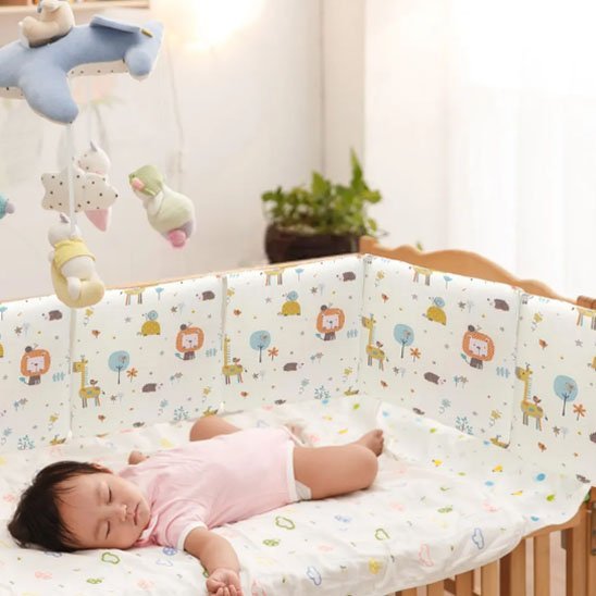 contour de lit pour bebe et tour de lit respirant petite fille
