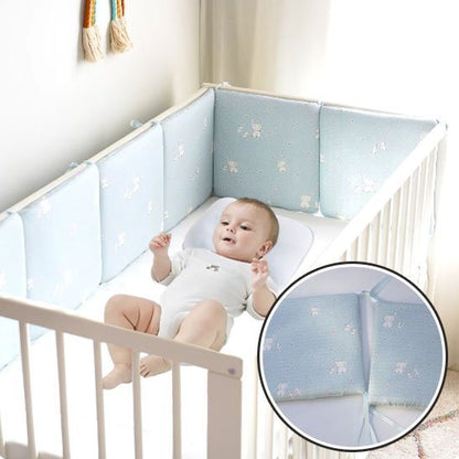 tour de lit respirant contour de lit pour bebe bebe sur le dos qui sourit 