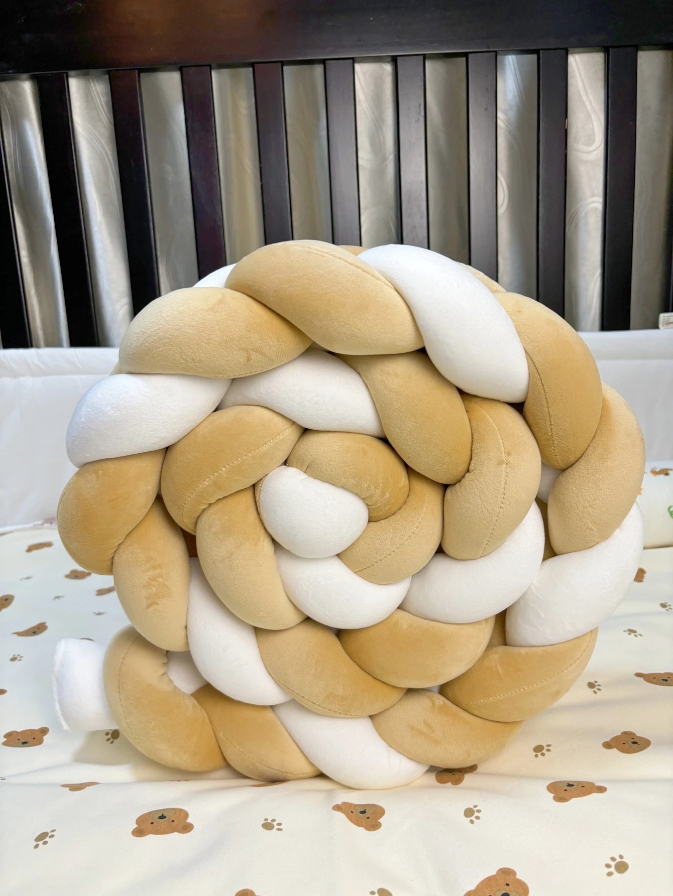 tour de lit bébé tressé blanc beige bruin