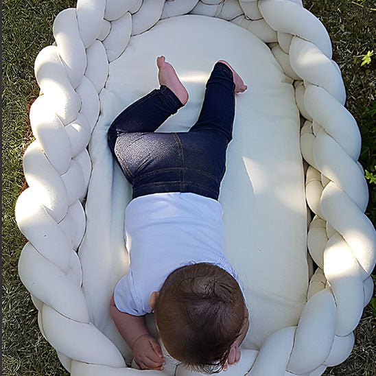 tour de lit bebe qui joue