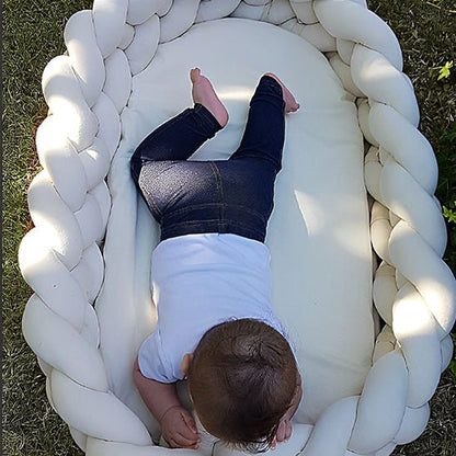 tour de lit bebe qui joue