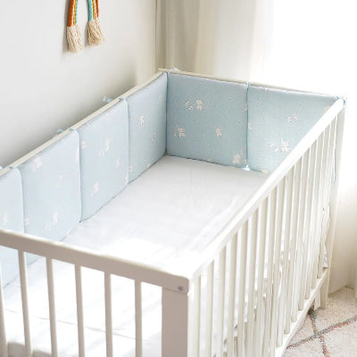 tour de lit bebe pâle bleue  