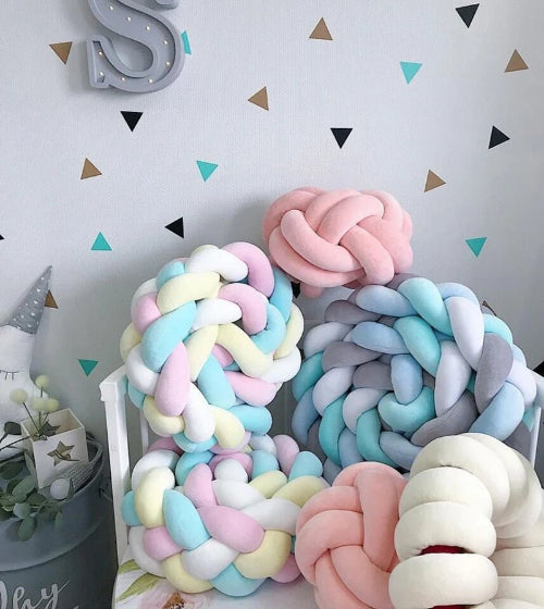 tresse de lit bébé couleurs pastelles