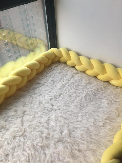 tresse de lit bébé jaune