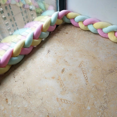 tresse de lit bébé rose jaune turquoise