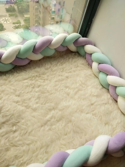 Tour de Lit Tresse Nid Douillet - Cocon Sécurisé
tresse de lit bébé turquoise blanc mauve