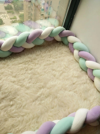 tresse de lit bébé turquoise blanc mauve