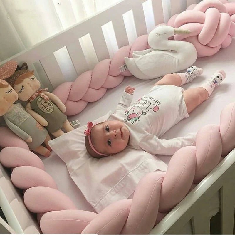 tresse de lit rose bebe sur le dos