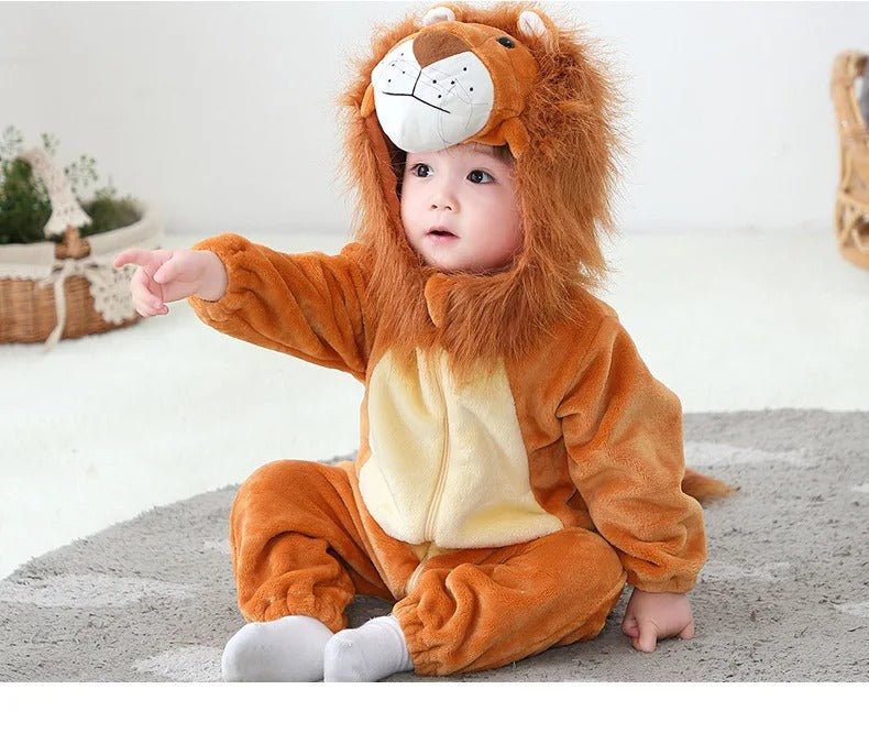 un confortable deguisement bebe Halloween de lion et bébé garcon joyeux