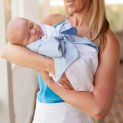 une couverture pour emmaillotage maman et bébé 