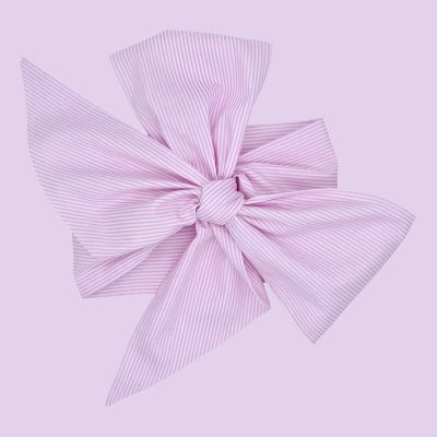 une couverture pour emmaillotage rose