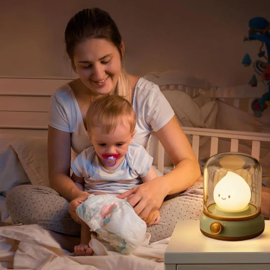 veilleuse pour bebe bebe heureux avec sa maman 